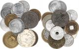 18 kusů téměř různých mincí (Vietnam