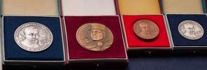 Medaile M. R. Štefánik (4 ks), SNS Trnava 1990 (Ag, 900/1000, 63,3 g), 50 mm; (Ae), 70 mm; (bronz), 50 mm; Medaile 1989 (bronz), 70 mm